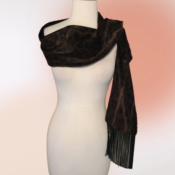 Bundle of Two Plush Chocolate Brown Faux Fur Scarves Oblong and Infinity NWOT - Picture 3 of 11